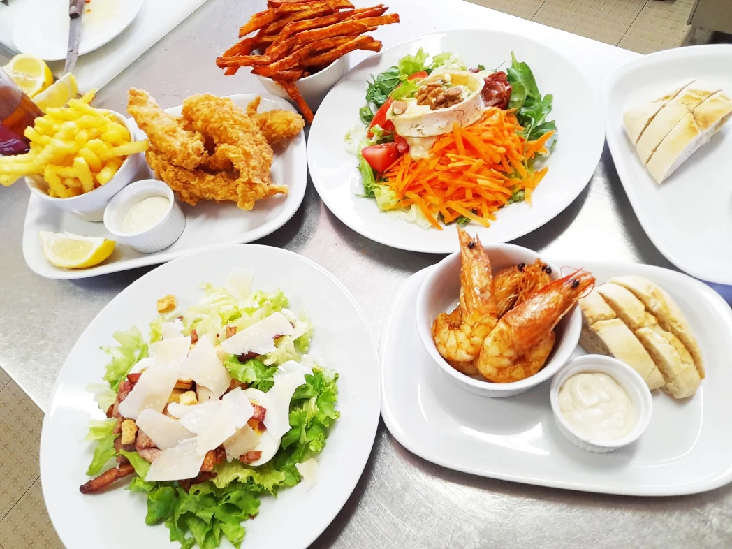Saturday Deal - Salad & Wine Option B